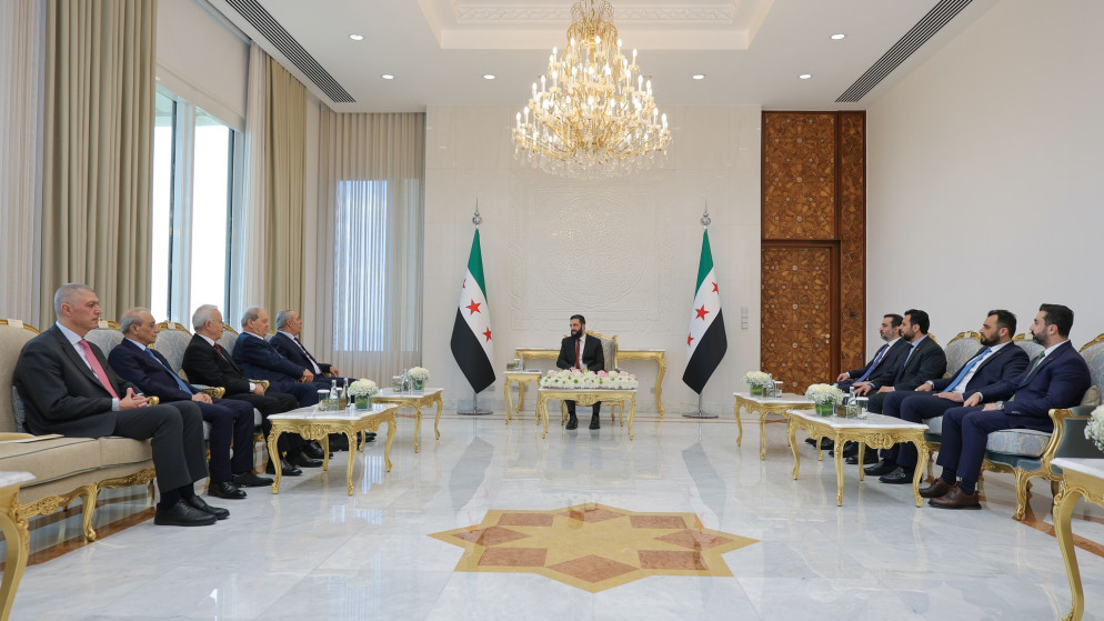 الشرع يلتقي وفدًا فلسطينيًا برئاسة الشيخ في دمشق