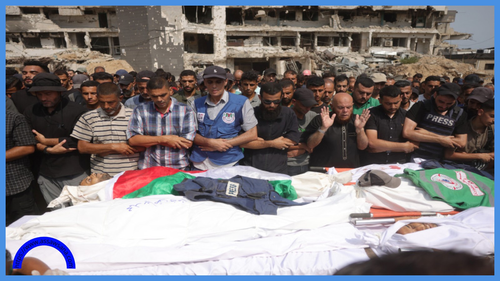 الصلاة على صحفيين ومسعفين استشهدوا في غارة إسرائيلية ليلية