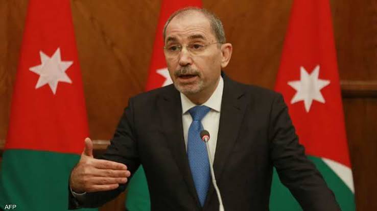 وزير الخارجية يتلقى اتصالا هاتفيا من نظيره البوسني