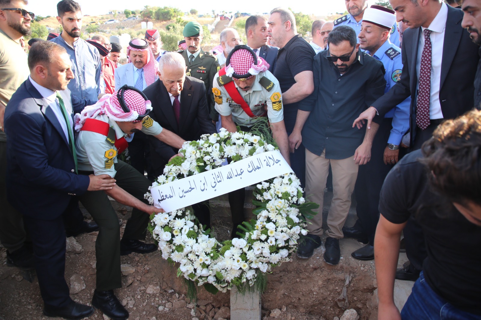 العيسوي يشارك في تشييع جثمان مدير الدفاع المدني الأسبق