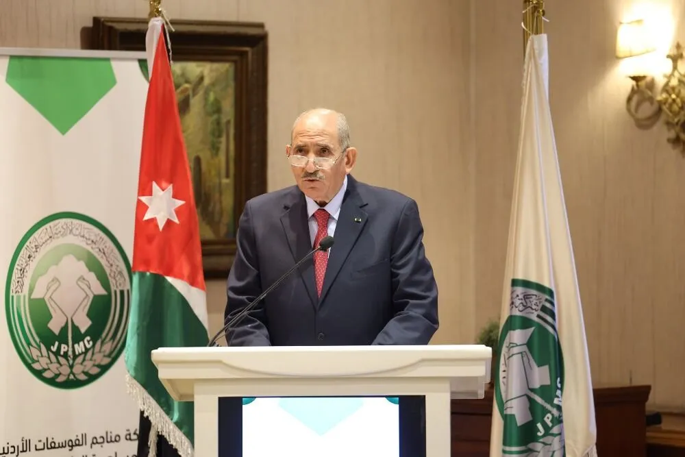 رفقا بشركاتنا الوطنية  ..  “الفوسفات” عندما ترمى الشجرة المثمرة .. 