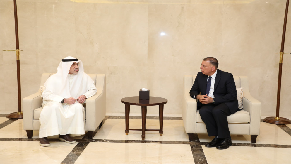وزير الداخلية يستقبل نظيره الكويتي