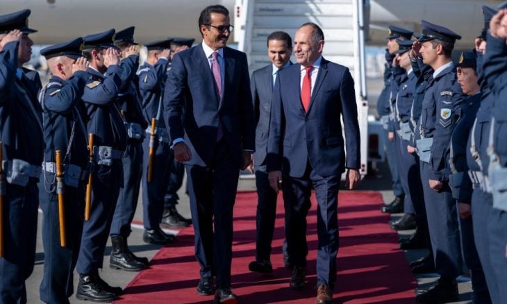 الأمير تميم يصل إلى أثينا في زيارة عمل