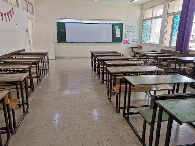 وزير التربية يتفقد مدارس العقبة ويؤكد الالتزام بالانضباط والدوام المدرسي
