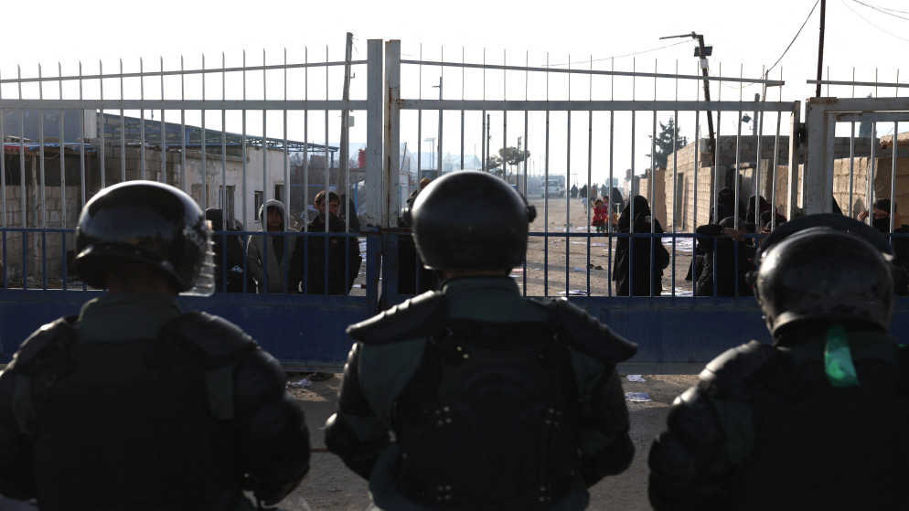 الجيش الأميركي يبدأ بنقل سجناء تنظيم داعش من سوريا إلى العراق