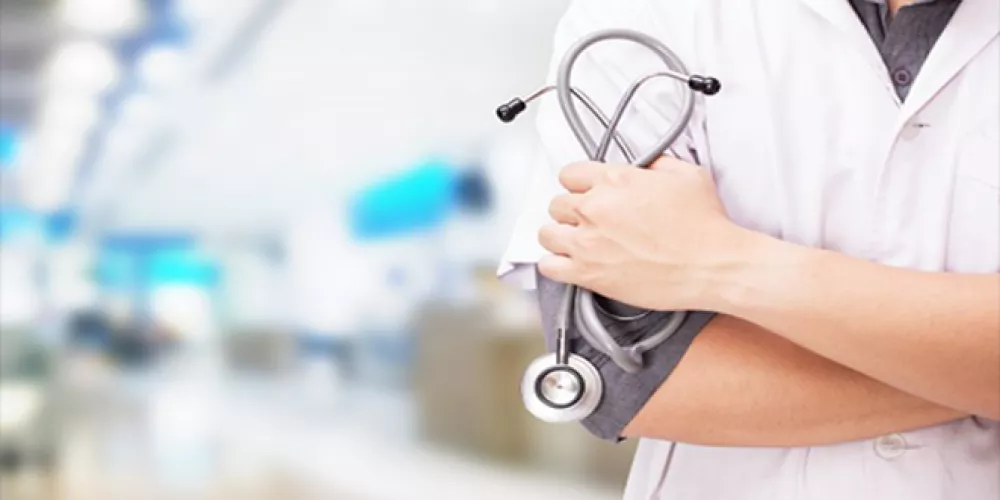 د. طهبوب يوضح تأثير التنمر وعدد ساعات العمل على الأطباء ..  فيديو