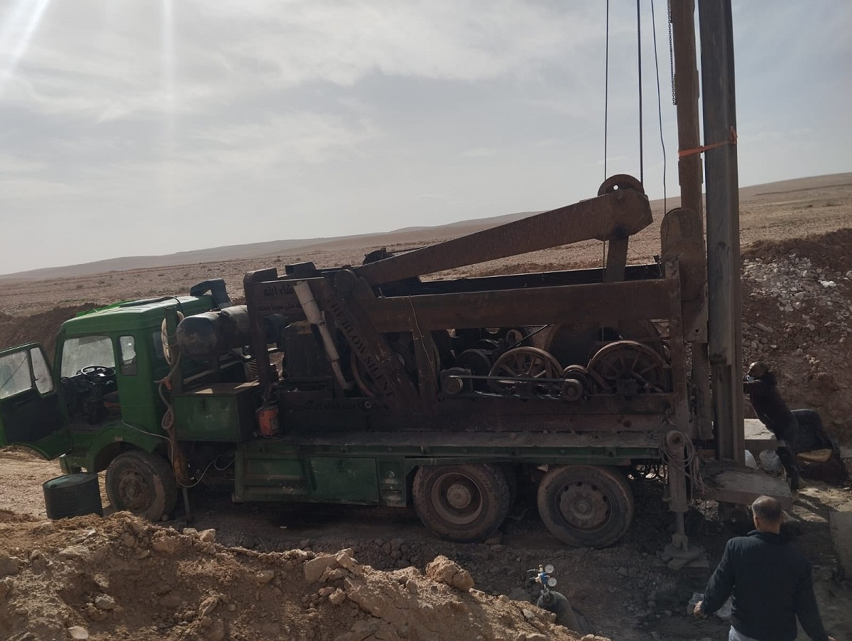 ضبط حفارة مخالفة بالموقر وتوقيف 3 أشخاص