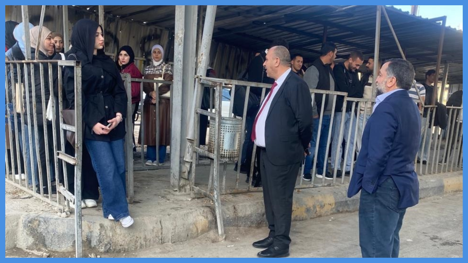 الخرابشة يطلع على واقع خدمات النقل بمجمع المحطة