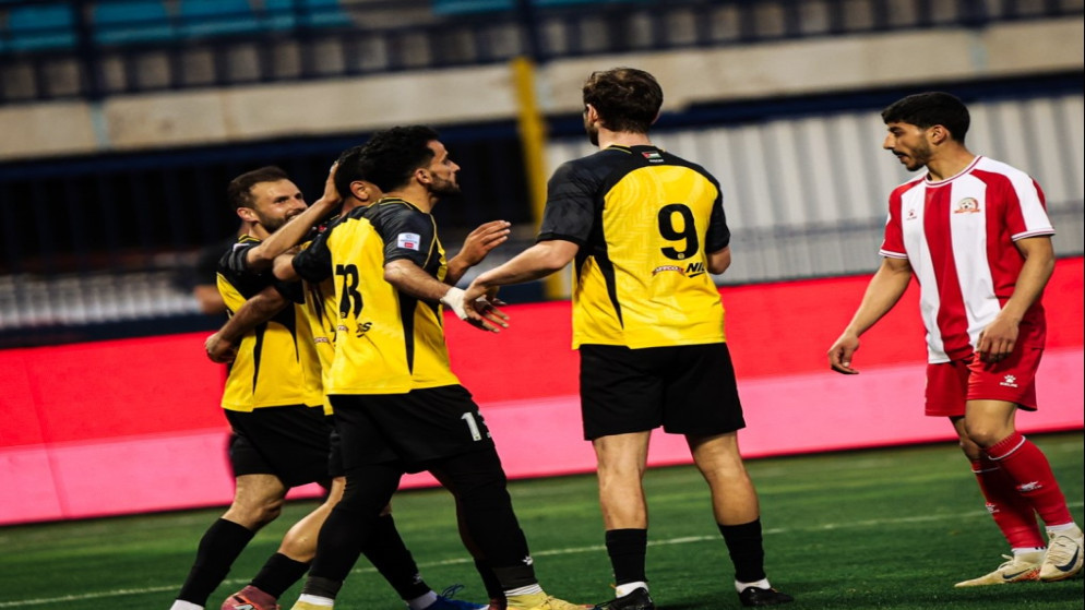 الحسين إربد يخطف صدارة الدوري من الفيصلي مؤقتاً