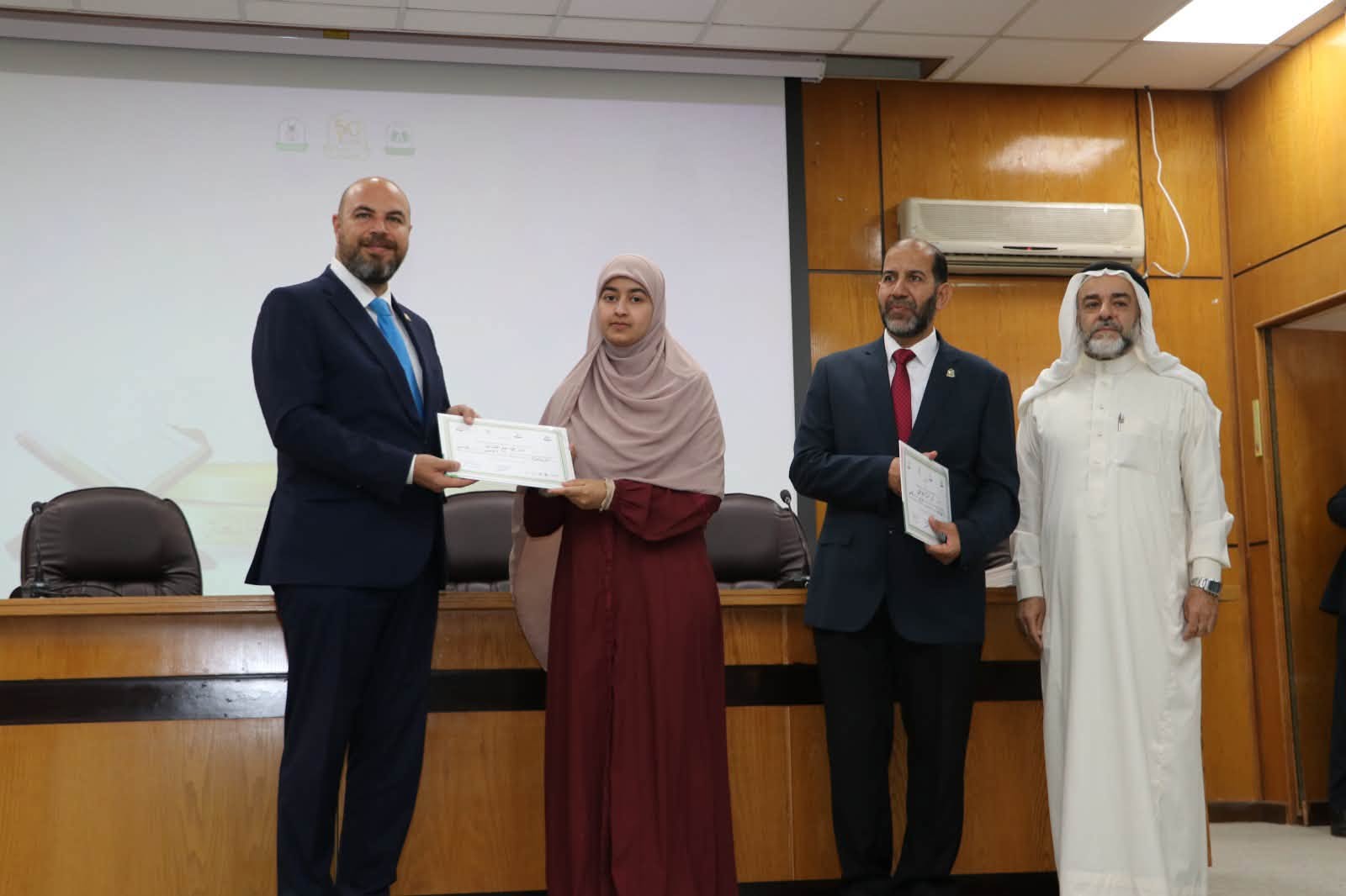 اليرموك تُكرم الطلبة الفائزين بمسابقة حفظ القرآن الكريم ومسابقة حافظ الجامعة