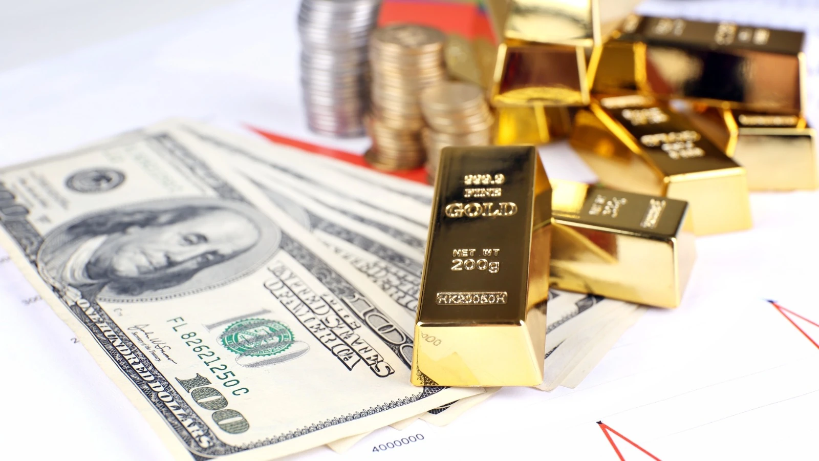 الذهب يترقب بيانات أميركية جديدة ..  والدولار يتراجع