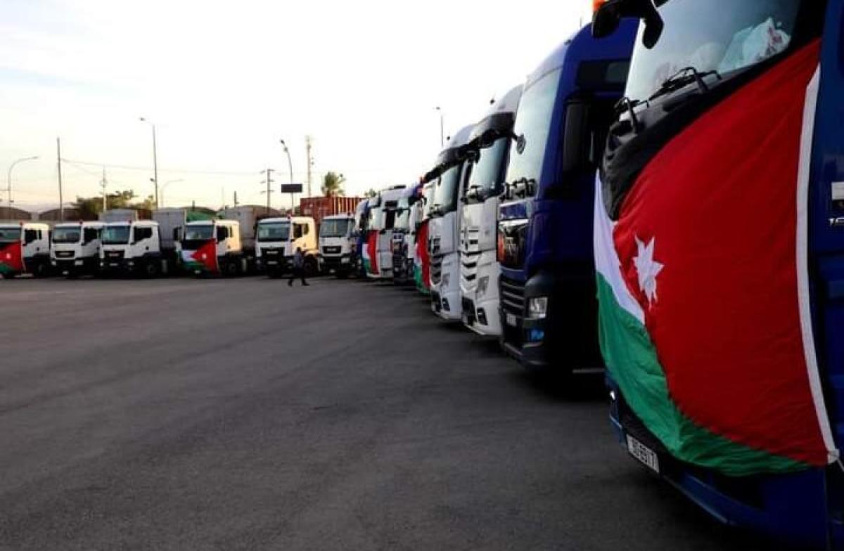 وصول 41 شاحنة أردنية إلى غزة عبر معبر كرم أبو سالم
