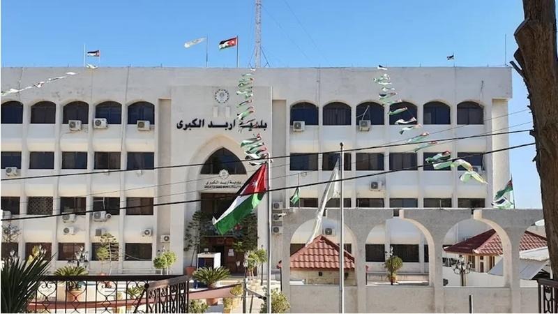 رئيس بلدية إربد الكبرى ينفي مزاعم إطلاق النار على المبنى
