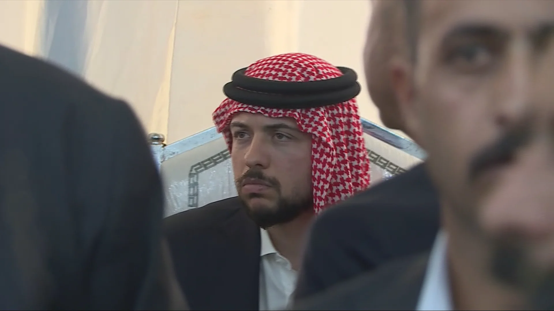 ولي العهد والملكة رانيا يقدمان واجب العزاء بشهداء الكرك