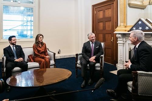  الملك يعقد لقاء ثنائيا مع رئيس مجلس النواب الأمريكي