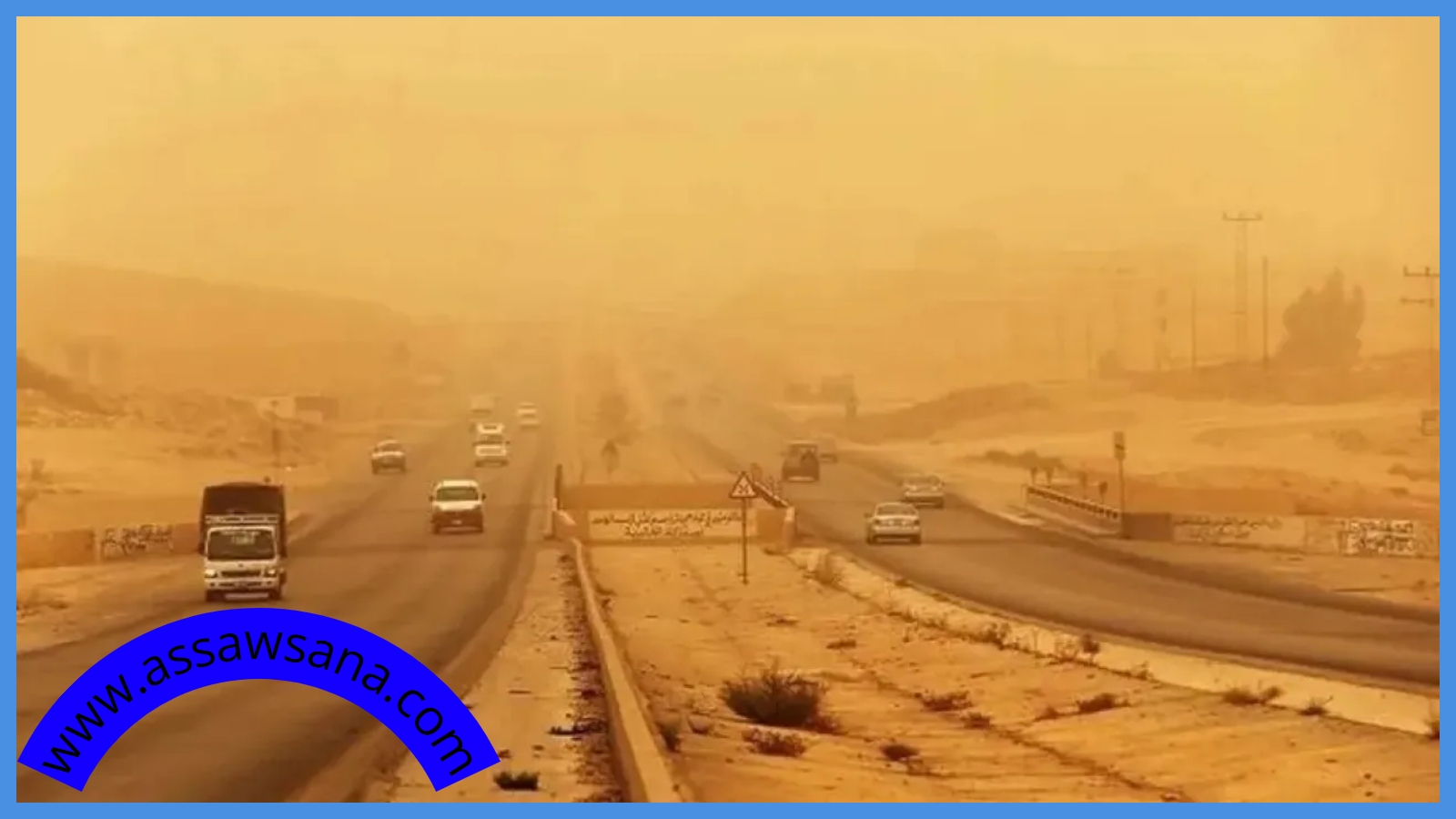 تدهور ناقلة سيارات على الطريق الصحراوي يعطل الحركة جزئياً