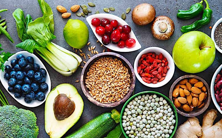 8 أطعمة تعزز الذاكرة وتضبط سكر الدم