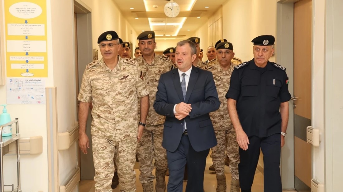 الحراسيس يزور مصابي حادث مكلفي خدمة العلم