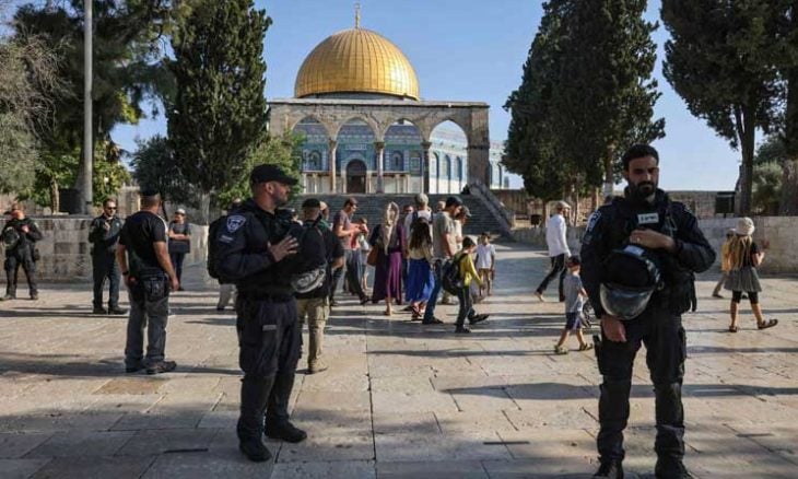 150 مستوطنا إسرائيليا يقتحمون المسجد الأقصى بحماية الشرطة