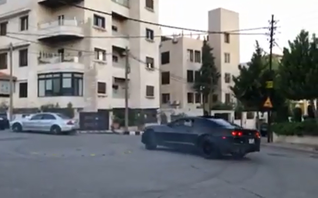 ضبط سائق يقود بصورة متهورة واستعراضية 