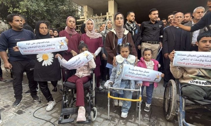 عبر وقفة.. أطفال ذوو إعاقة يطالبون بحقوقهم في غزة
