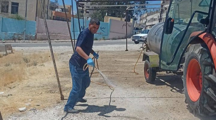 تنفيذ حملة شاملة لتنظيف وتعقيم مواقع الأضاحي بالزرقاء