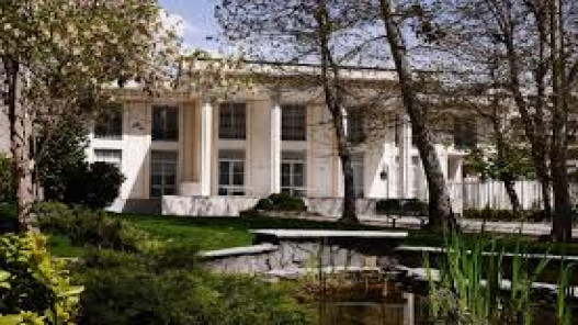 سويسرا تفتح تدريجيا سفارتها في إيران