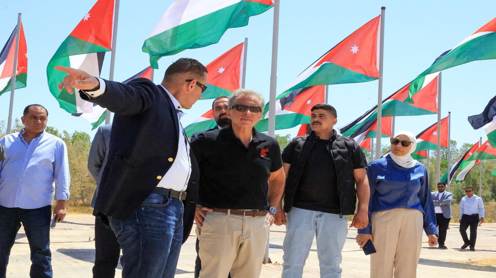 حسان يفتتح كورنيش البحر الميت ..  صور
