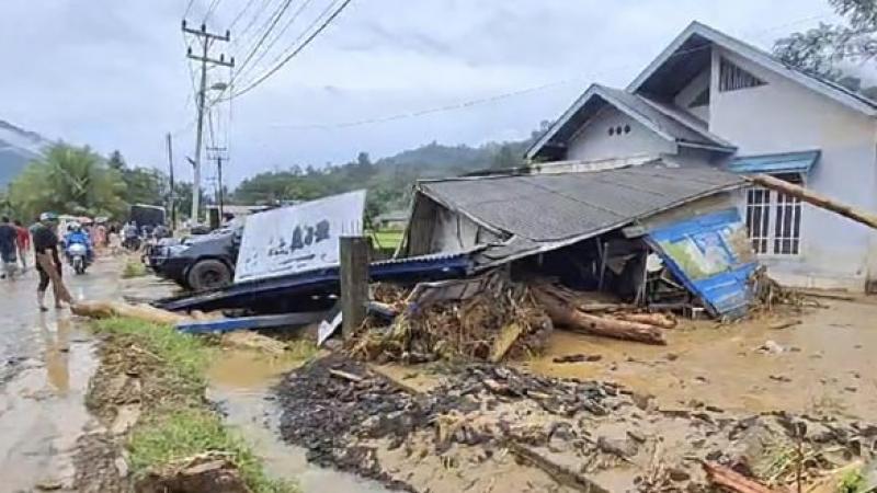 الخارجية تؤكد: لا أردنيين بين ضحايا فيضانات إندونيسيا