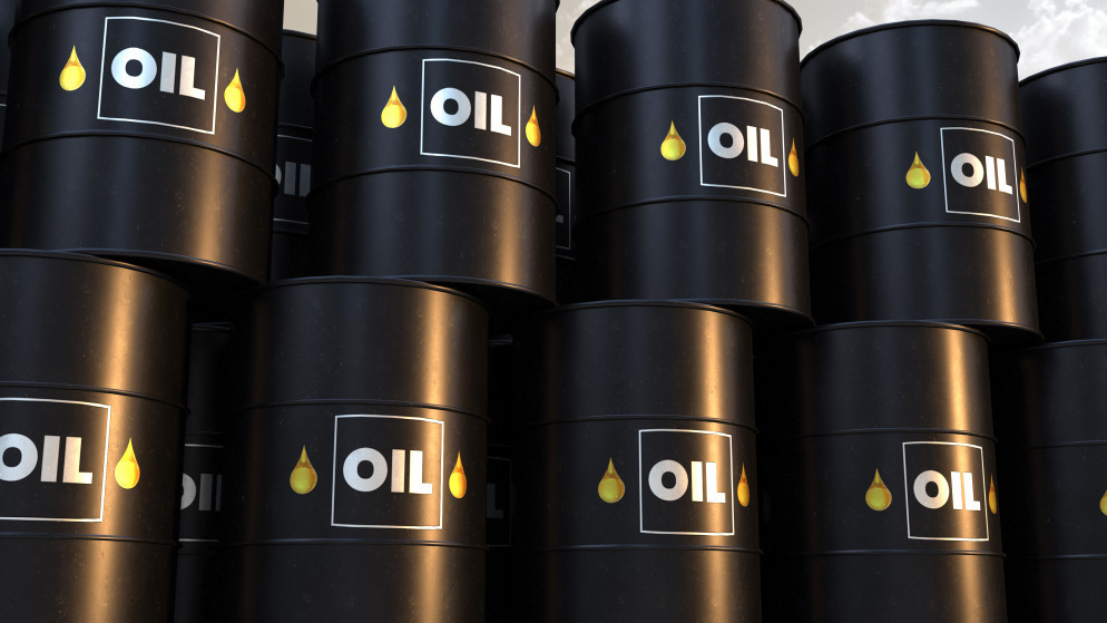 سوريا: تحميل شحنات النفط العراقي تمهيدا لتصديره عبر ميناء بانياس