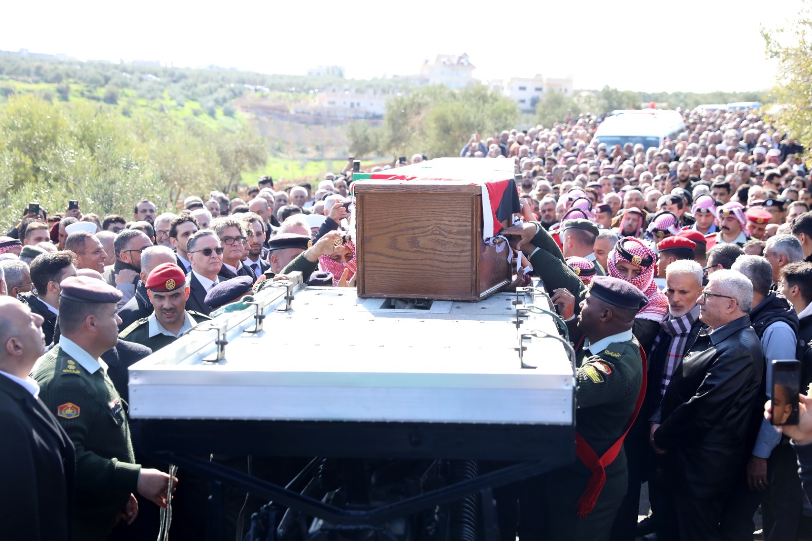  تشييع جثمان رئيس الوزراء الأسبق أحمد عبيدات