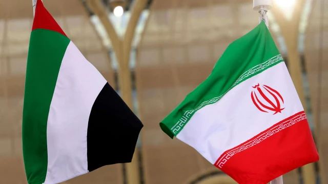 إيران تعلن استئناف الشحن المباشر مع الإمارات وعودة التجارة لطبيعتها