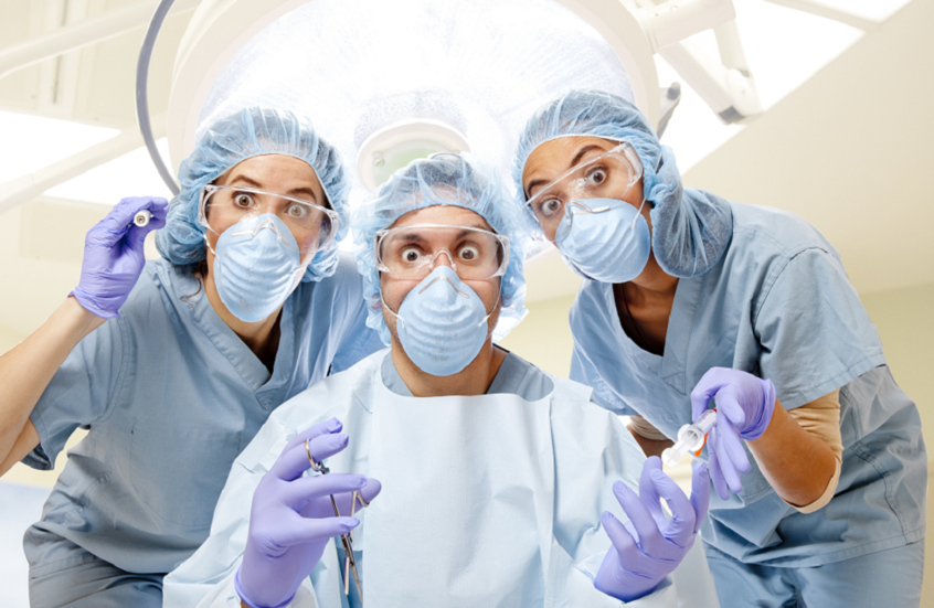 امرأة يونانية تعطس ديداناً من أنفها… تفاصيل 