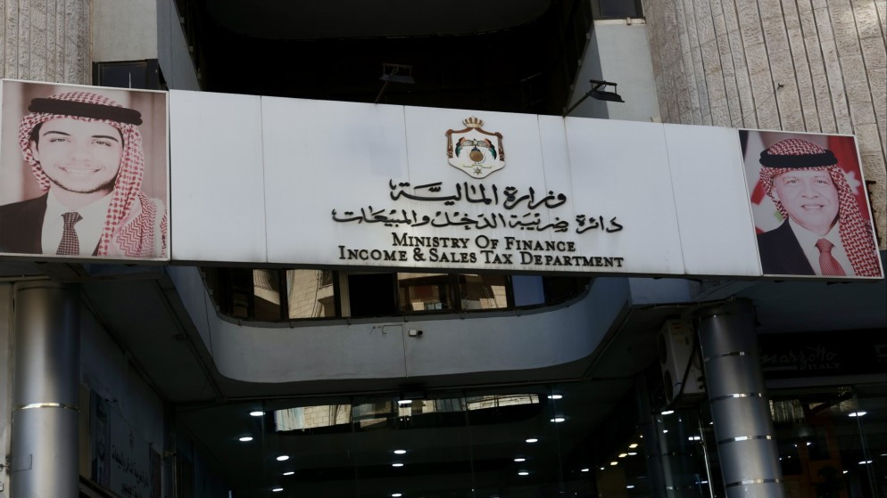 تطوير الخدمات الضريبية إلكترونياً بالزرقاء