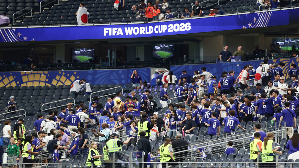 مونديال 2026: مشجعو اليابان ينظفون المدرجات "هذه ثقافتنا"