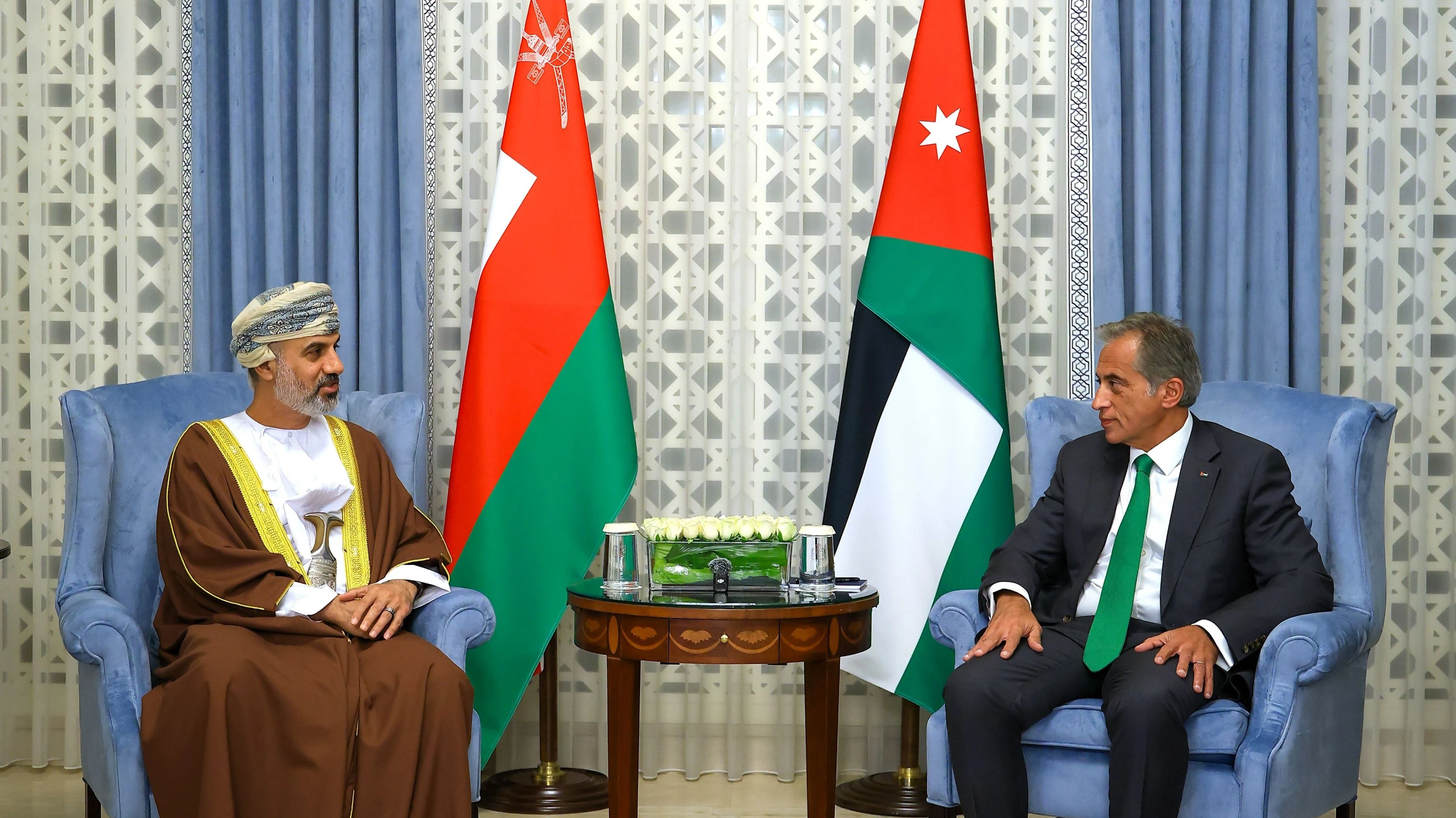 مباحثات هامة بين رئيس الوزراء والشورى العُماني