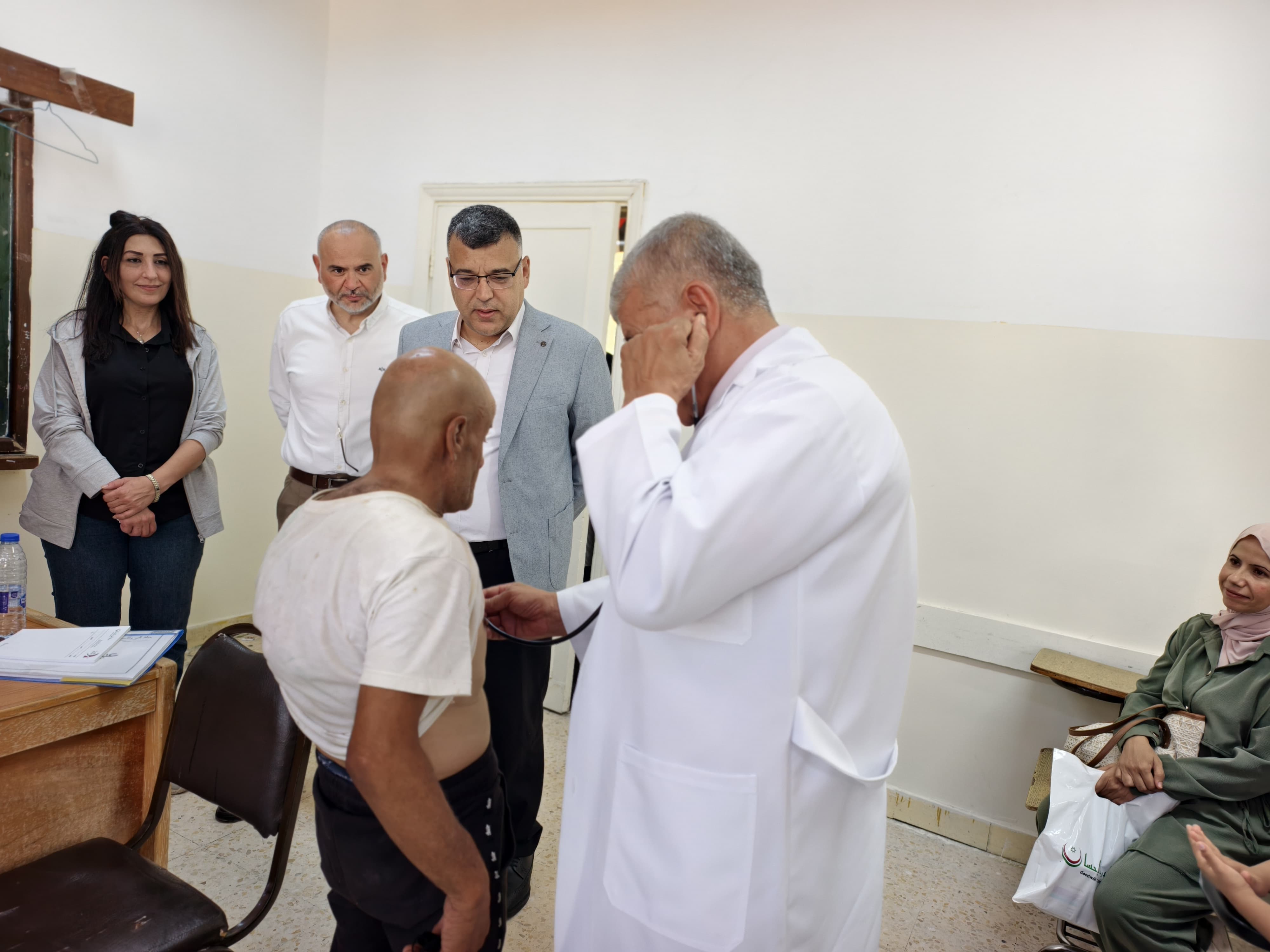 مئات المستفيدين من اليوم الطبي المجاني لحملة البر والاحسان في السخنة