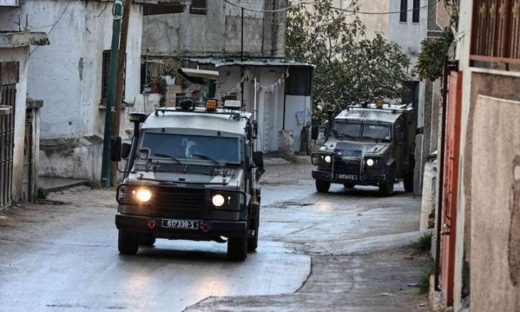 الاحتلال الإسرائيلي يطلق النار على فلسطيني بالخليل 