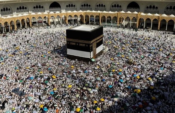 ضيوف الرحمن في طواف الإفاضة بثالث أيام الحج