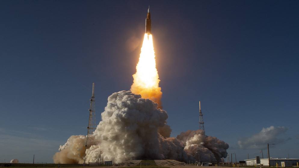 انطلاق أربعة رواد فضاء نحو القمر لأول مرة منذ نصف قرن