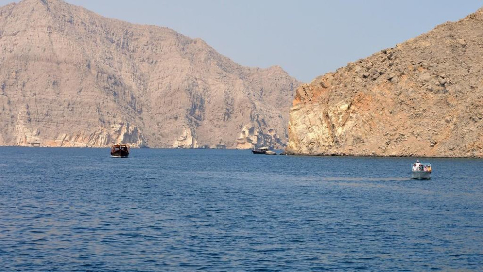 إيران تغلق مضيق هرمز حتى إشعار آخر وتمنع مرور جميع السفن