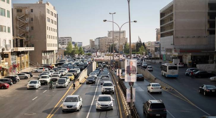تباطؤ مروري إثر تعطل حافلة بعد جسر النشا وحتى شارع الاستقلال
