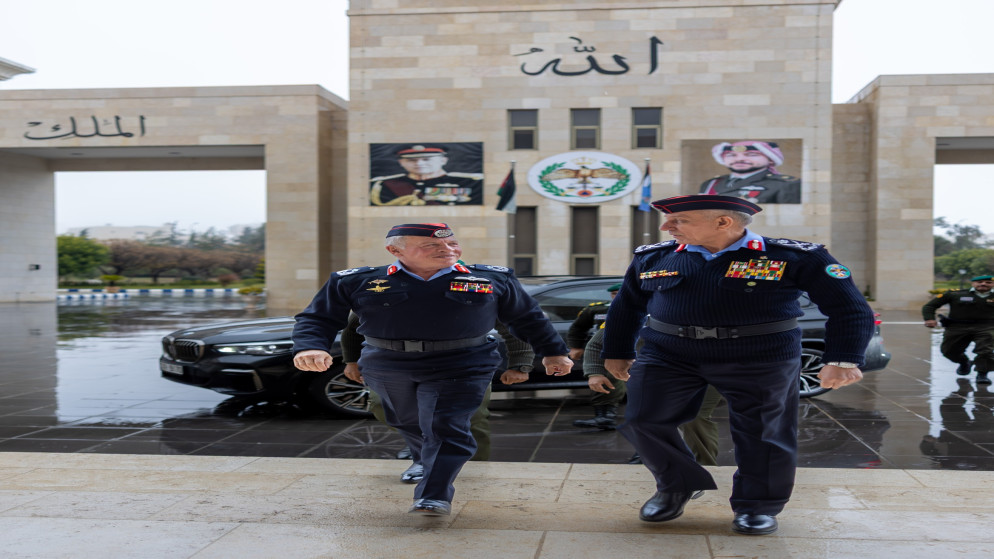 الملك يزور مديرية الأمن العام ويطلع على تجهيزاتها للتعامل مع الظروف الجوية