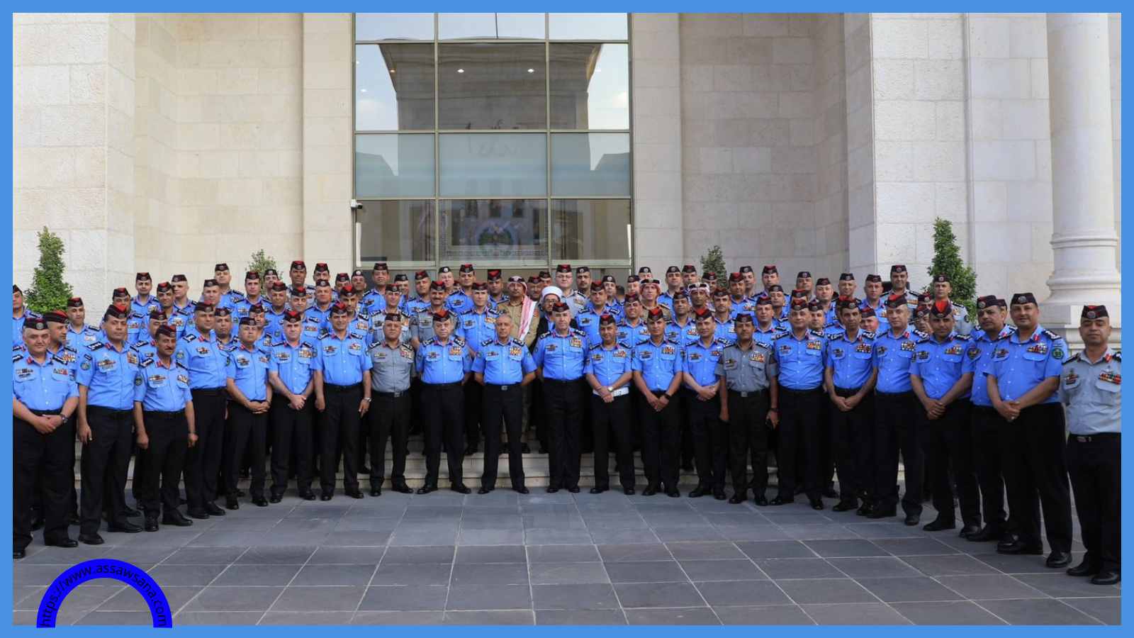 تقليد كبار الضباط رتبهم الجديدة