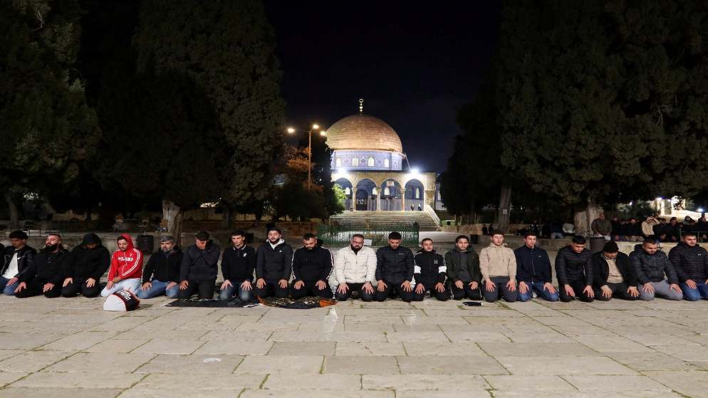 3 آلاف مصل يؤدون صلاة الفجر في المسجد الأقصى بعد 40 يوماً من الإغلاق