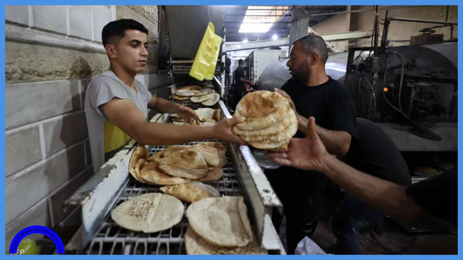 الخبز الطازج يعود إلى قطاع غزة بعد انقطاع طويل