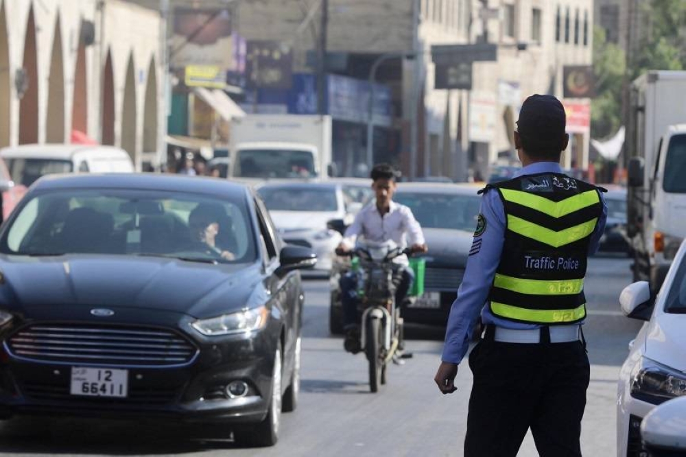 انتشار دوريات السير أمام المراكز التجارية ..  تفاصيل