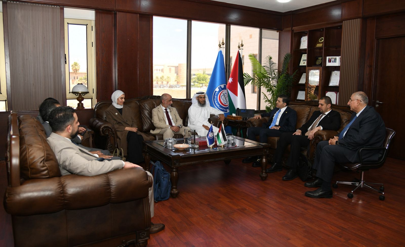 تعزيز التعاون الطبي بين جامعة العلوم والتكنولوجيا ومعهد الكويت للتخصصات الطبية