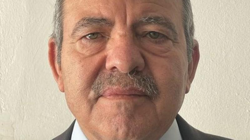 الحكومة تنعى الكاتب الصحفي سلطان الحطاب