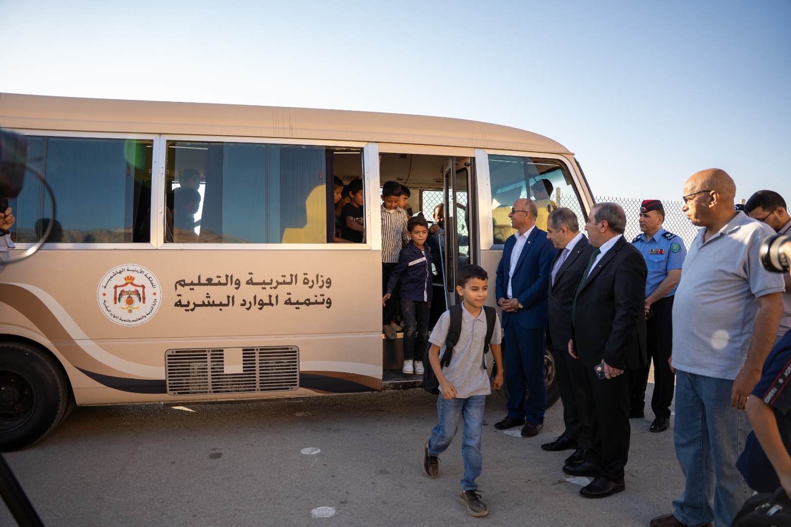 وزير الاستثمار يتابع ميدانياً مسارات النقل المدرسي